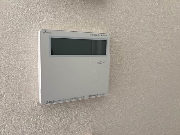 【オートバス】パネルからワンタッチで自動的にお湯張りができる設備。お風呂のお湯がたまったかどうかいちいち浴室へ確認に行かずにすみ、うっかりお湯を溢れさせてしまうこともなくなります。