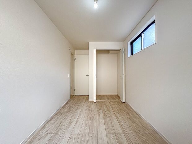 【洋室5.5帖】充実した生活は伸びやかな居室空間から始まります。快適に・伸びやかに。心の潤いを求める方々へ。