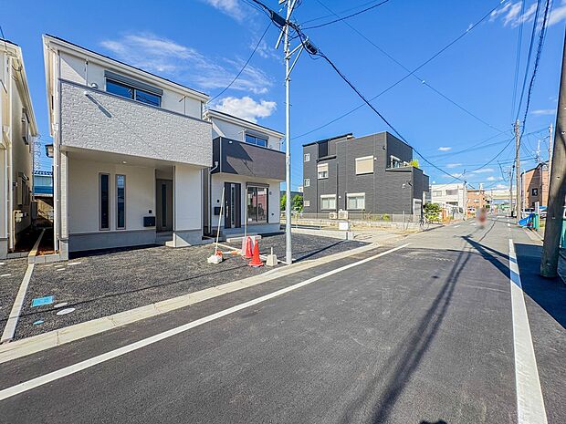 【前面道路】車の通行が少ないので、静かな住環境を維持することができます。