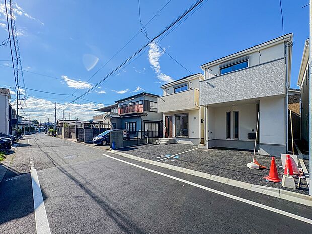 【外観】家族の温かさと陽光の暖かさ、楽しい毎日と明るい未来を予感させる「空間が織り成すひとつ先の住み心地」を演出します。