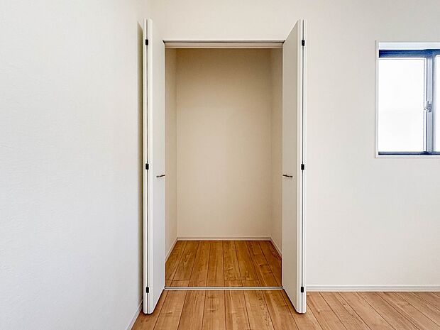 【収納】各部屋を最大限に広く使って頂ける様、全居住スペースに収納付。プライベートルームはゆったりと快適に。