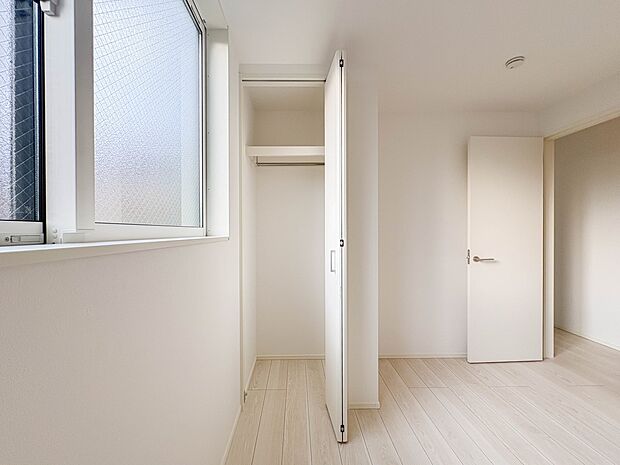 【収納】各部屋を最大限に広く使って頂ける様、全居住スペースに収納付。プライベートルームはゆったりと快適に。