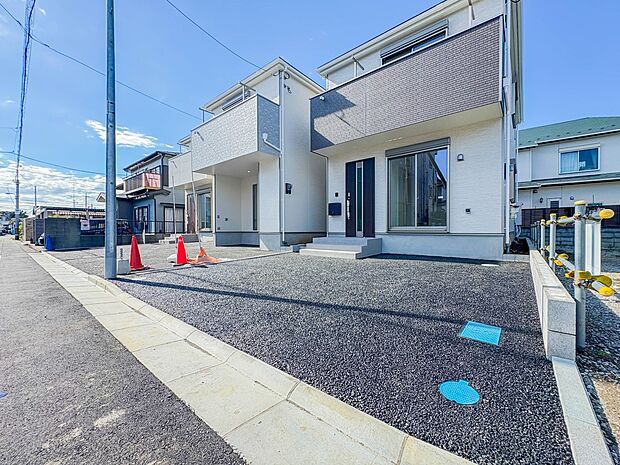 【駐車場】毎日の生活にマイカーが必須という方は、購入を検討する際、駐車場があることは大事な条件です。毎日の通勤や家族の送迎、買い物やお出かけなどクルマのある暮らしを満喫したい方は要チェック。…