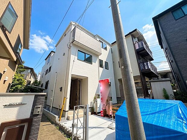 玄関はおうちの顔と言われます。玄関アプローチは、外観デザインの印象を左右します。ご家族の個性を出しながら、素敵な玄関でお客様をお迎えしてください。