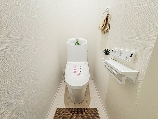 【トイレ】トイレ・ウォシュレット付。快適で衛生的な洗浄機能付温水シャワートイレです。