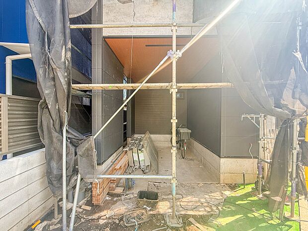 【玄関】玄関はおうちの顔と言われます。玄関アプローチは、外観デザインの印象を左右します。