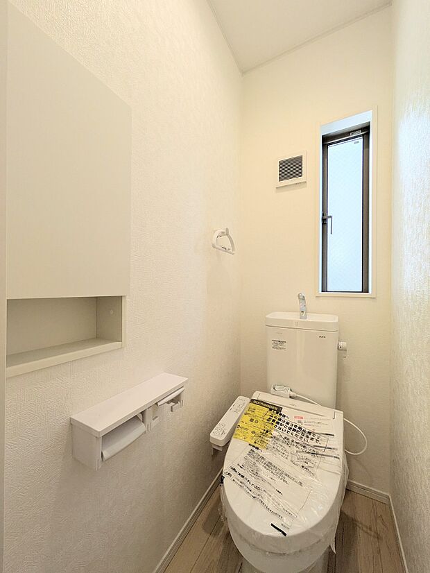 【Toilet-トイレ-】 いつも清潔なスペースであってほしいのが毎日使うトイレです。掃除がしやすいのはもちろん、落ち着けるスペースとして機能することも大切です。