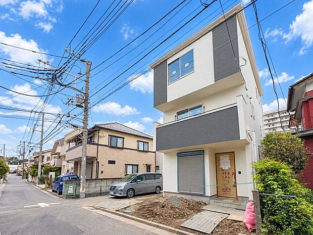 【前面道路】車の通行が少ないので、静かな住環境を維持することができます。