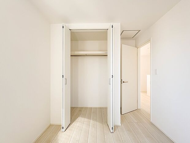 2号棟【収納】各部屋を最大限に広く使って頂ける様、全居住スペースに収納付。プライベートルームはゆったりと快適に。