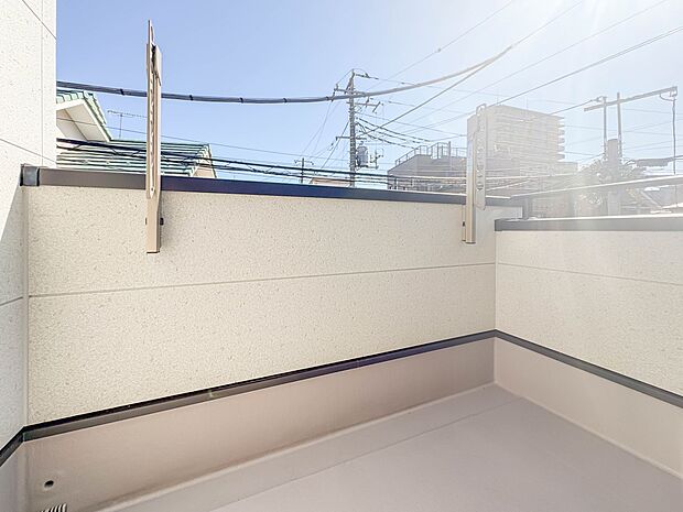 2号棟【バルコニー】 バルコニーから差し込む陽光・通風は、住環境・快適性と共に有り続ける貴重な「財産」です。