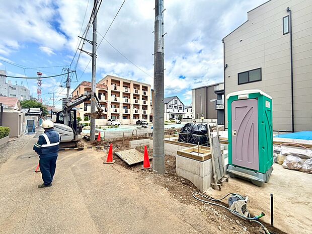 【前面道路】車の通行が少ないので、静かな住環境を維持することができます。