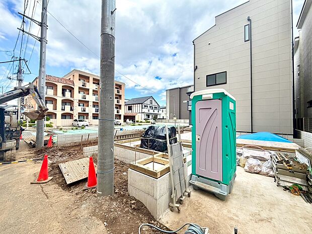 【駐車場】毎日の生活にマイカーが必須という方は、購入を検討する際、駐車場があることは大事な条件です。毎日の通勤や家族の送迎、買い物やお出かけなどクルマのある暮らしを満喫したい方は要チェック。…