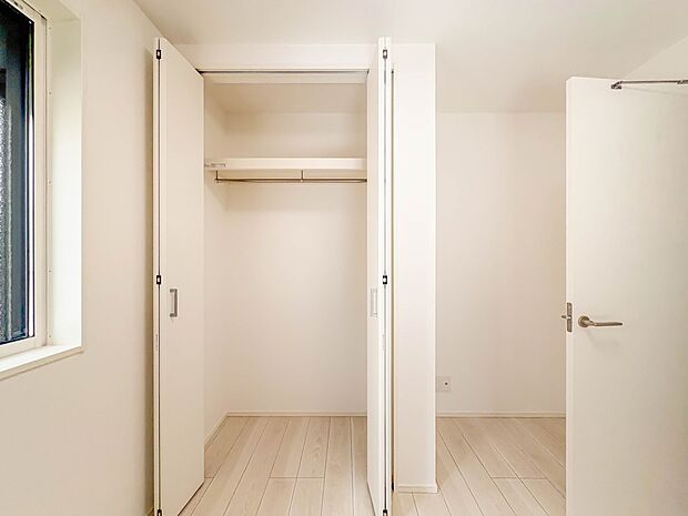 1号棟【収納】各部屋を最大限に広く使って頂ける様、全居住スペースに収納付。プライベートルームはゆったりと快適に。