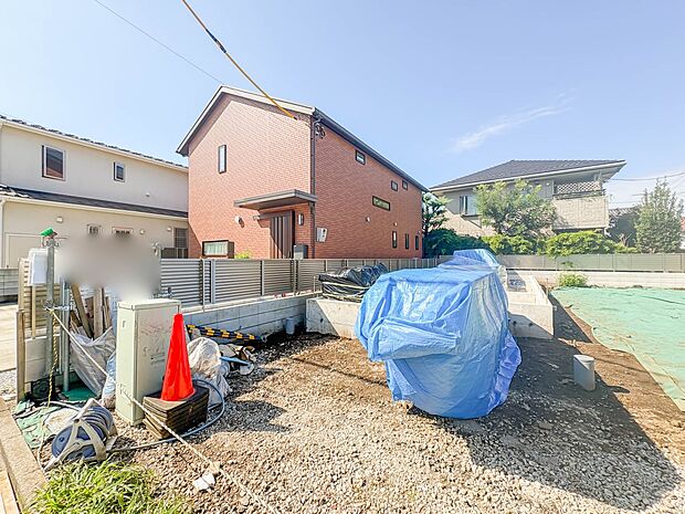 1号棟【外観】家族の温かさと陽光の暖かさ、楽しい毎日と明るい未来を予感させる「空間が織り成すひとつ先の住み心地」を演出します。