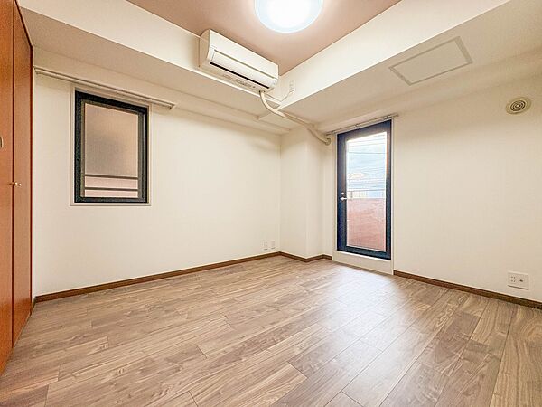 【寝室6帖】充実した生活は伸びやかな居室空間から始まります。快適に・伸びやかに。心の潤いを求める方々へ。