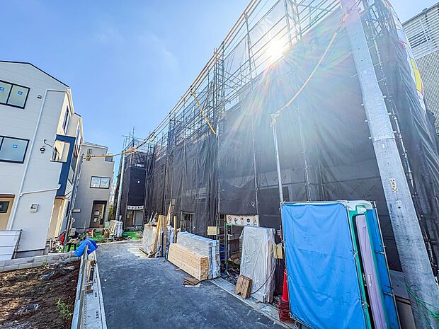 【駐車場】毎日の生活にマイカーが必須という方は、購入を検討する際、駐車場があることは大事な条件です。毎日の通勤や家族の送迎、買い物やお出かけなどクルマのある暮らしを満喫したい方は要チェック。…