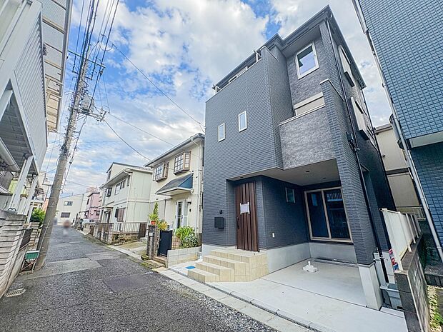【前面道路】車の通行が少ないので、静かな住環境を維持することができます。