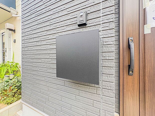 【宅配ボックス】ネットショッピングなどでお買い物したものの受け取りに手間が省けます。