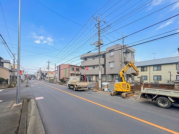 【前面道路】車の通行が少ないので、静かな住環境を維持することができます。