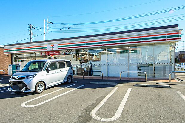 コンビニ 126m セブンイレブンさいたま東大宮6丁目店(セブンイレブンは近くて便利を掲げています。近くとは、心の近さ。便利とはモノが期待以上の品質でお客さまに届くこと。セブン銀行など新しい…