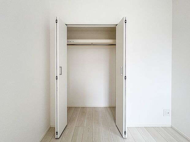 【収納】各部屋を最大限に広く使って頂ける様、全居住スペースに収納付。プライベートルームはゆったりと快適に。