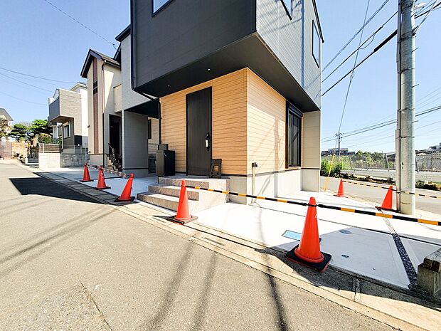 【前面道路4m】車の通行が少ないので、静かな住環境を維持することができます。