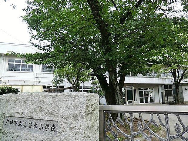中学校 1540m 美笹中学校(美笹中学校(最近、感動していますか。新しいことにいつも挑戦していますか。私達は、熱い感動心、燃える挑戦心をもつ生徒を育むことを指針としています。自然に心が動く…
