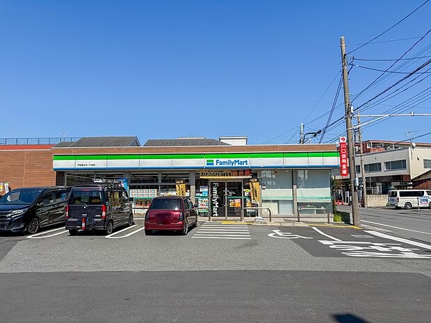 コンビニ 160m ファミリーマート(ファミリーマート(コンビニ))