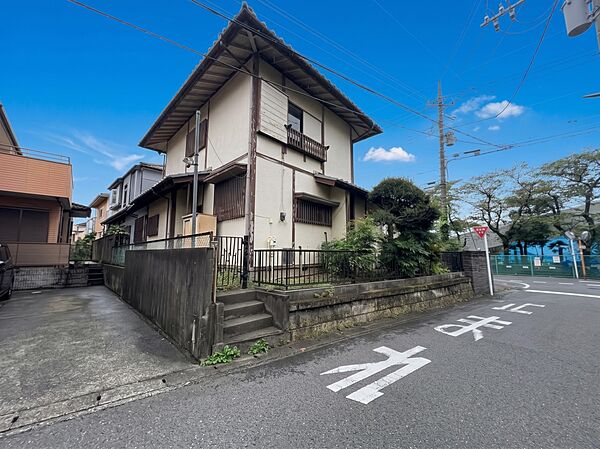 【現地土地写真】建築条件なし、更地渡し。家の良し悪しだけでなく周辺環境も重要なポイント。