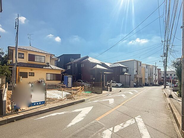 【前面道路】車の通行が少ないので、静かな住環境を維持することができます。