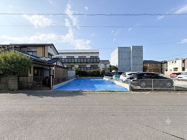 【前面道路】車の通行が少ないので、静かな住環境を維持することができます。