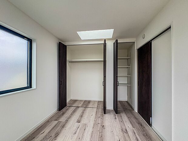 【収納】各部屋を最大限に広く使って頂ける様、全居住スペースに収納付。プライベートルームはゆったりと快適に。
