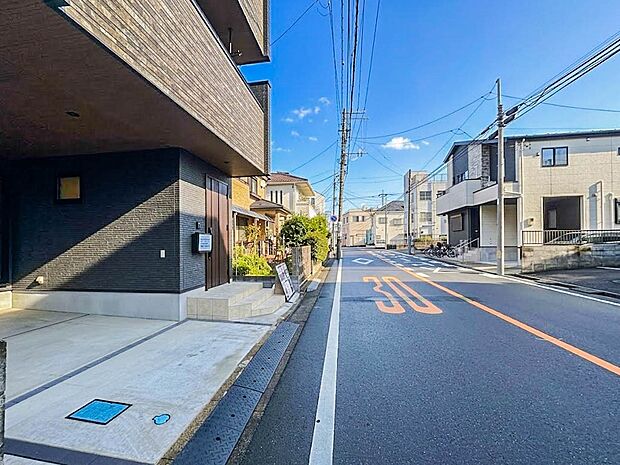【前面道路8m】家の良し悪しだけでなく周辺環境も重要なポイント。