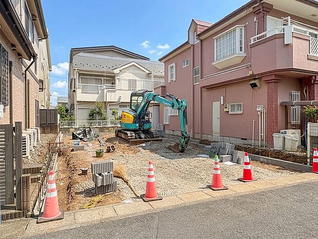 【外観】家族の温かさと陽光の暖かさ、楽しい毎日と明るい未来を予感させる「空間が織り成すひとつ先の住み心地」を演出します。