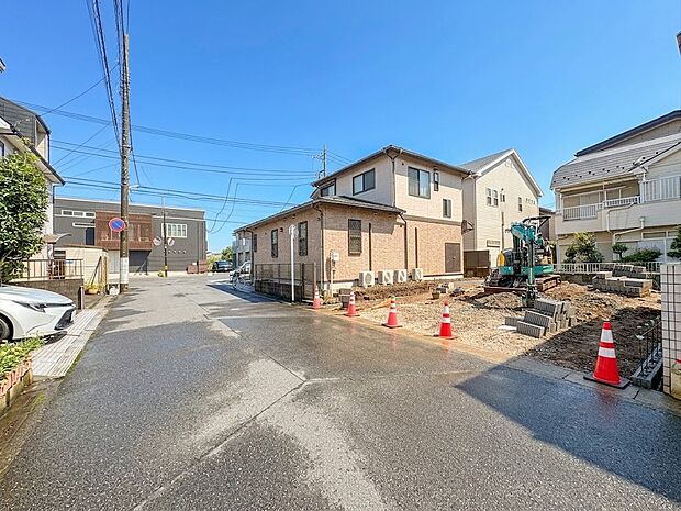 【前面道路6m】車の通行が少ないので、静かな住環境を維持することができます。
