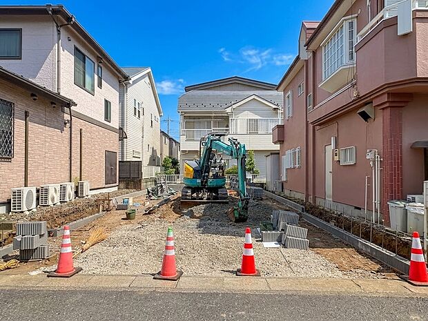 【駐車場】カースペース2台可。車が1台なら、来客用の駐車場や、駐輪スペースとしてご活用ください。