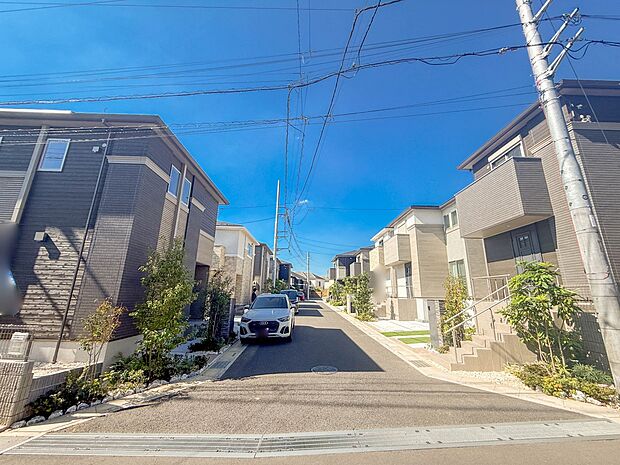 1号棟【前面道路幅員6.0m】車の通行が少ないので、静かな住環境を維持することができます。