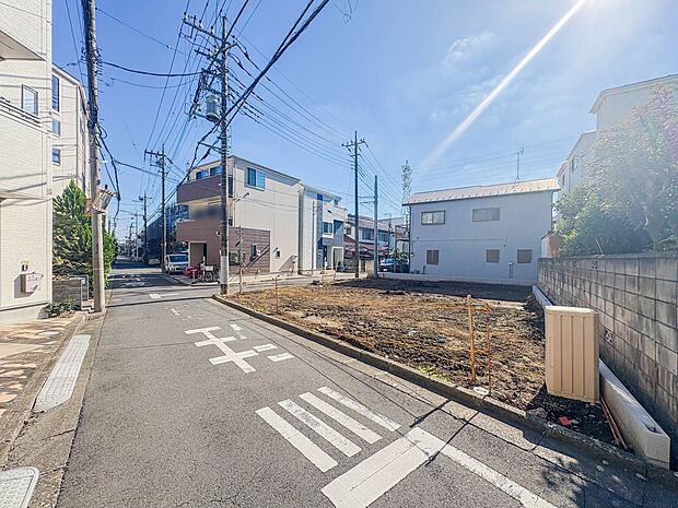 【前面道路】車の通行が少ないので、静かな住環境を維持することができます。