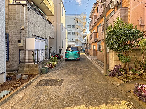 【前面道路4ｍ】車の通行が少ないので、静かな住環境を維持することができます。