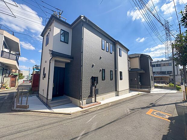 【外観】こちらの物件が少しでも気になるようでしたら、お気軽にお問合せください。人生でいちばん大きなお買い物ですので、ゆっくりご見学ください。ネット上の画像と実際の見学では、リアル感がまるで違…