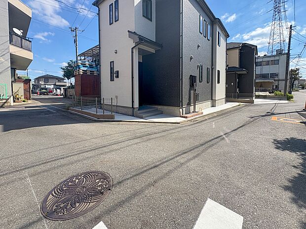 【前面道路】車の通行が少ないので、静かな住環境を維持することができます。