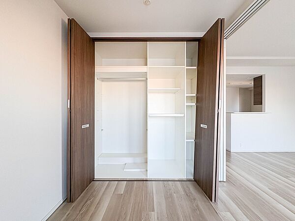 【収納】各部屋を最大限に広く使って頂ける様、全居住スペースに収納付。プライベートルームはゆったりと快適に。