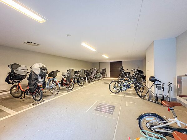 【駐輪場】駐輪場があると自転車を自由に出し入れ出来るので便利。