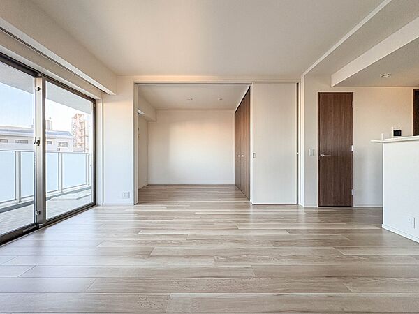 【リビングダイニング】流行に左右されず、将来にわたって価値が継続する「上質」な佇まい。