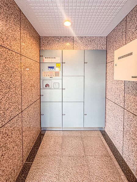 【宅配ボックス】宅配BOXがあるので、不在時でも荷物を保管できます。