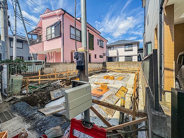 【外観】家族の温かさと陽光の暖かさ、楽しい毎日と明るい未来を予感させる「空間が織り成すひとつ先の住み心地」を演出します。