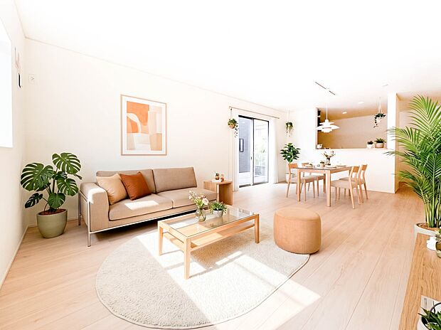 【リビングダイニング】シンプルなデザインの家は風情がある。住む人のこだわりを感じる。外観も内装もいたってシンプル。居心地がよく、家事や趣味、子育てなどにも集中できる。※CG加工にて家具を配置…