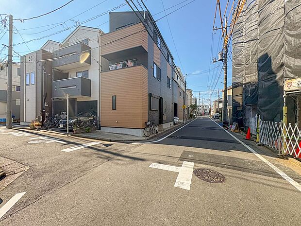【前面道路5.8m】車の通行が少ないので、静かな住環境を維持することができます。