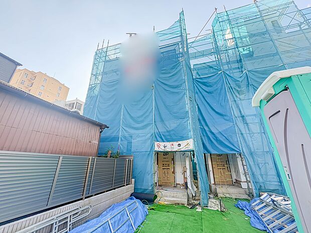 1号棟【外観】家族の温かさと陽光の暖かさ、楽しい毎日と明るい未来を予感させる「空間が織り成すひとつ先の住み心地」を演出します。