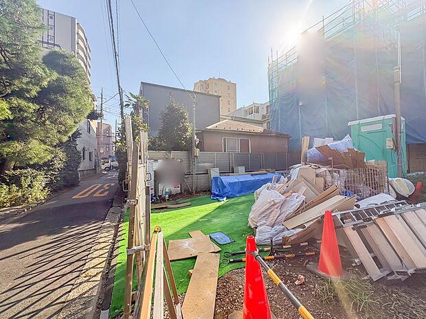 2号棟【前面道路3.3ｍ】車の通行が少ないので、静かな住環境を維持することができます。